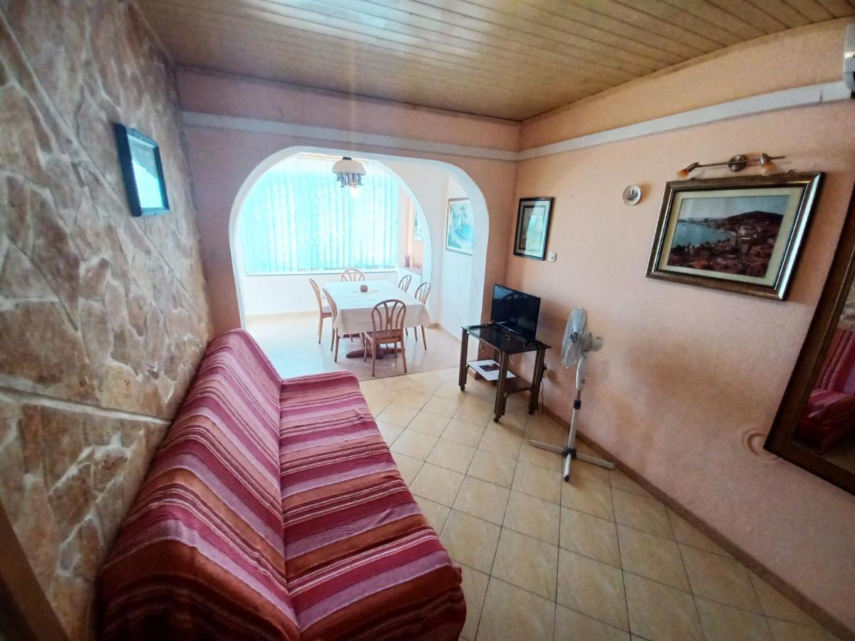 Apartments Carmen Вінішчє Екстер'єр фото